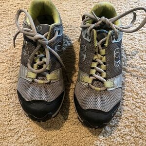 Women’s Basic bike shoes.